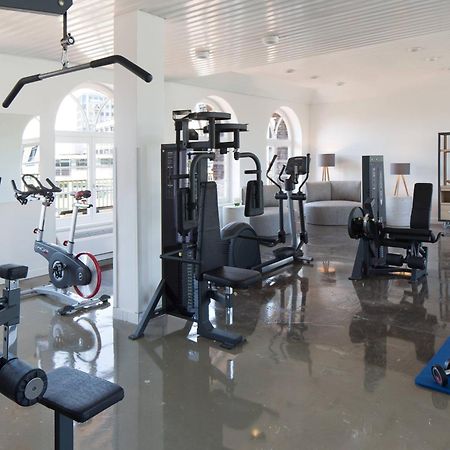 Renaissance Hamburg Hotel Exterior photo A home gym