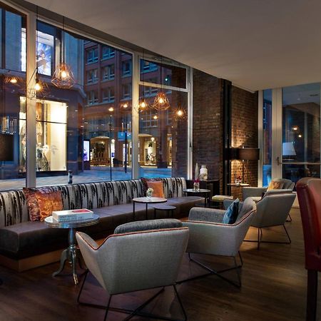 Renaissance Hamburg Hotel Exterior photo The bar at the W London