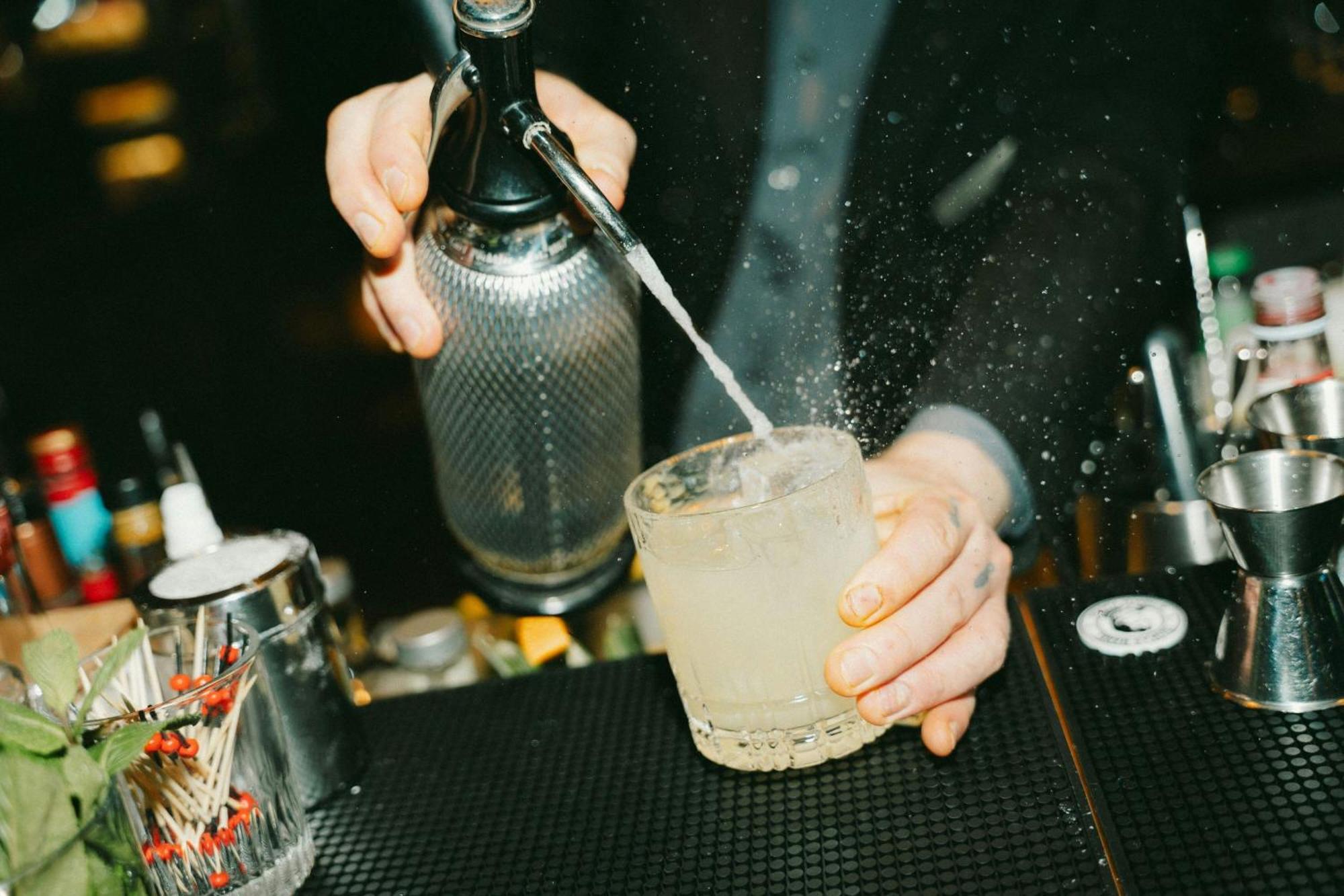 Renaissance Hamburg Hotel Exterior photo Soda siphon in use