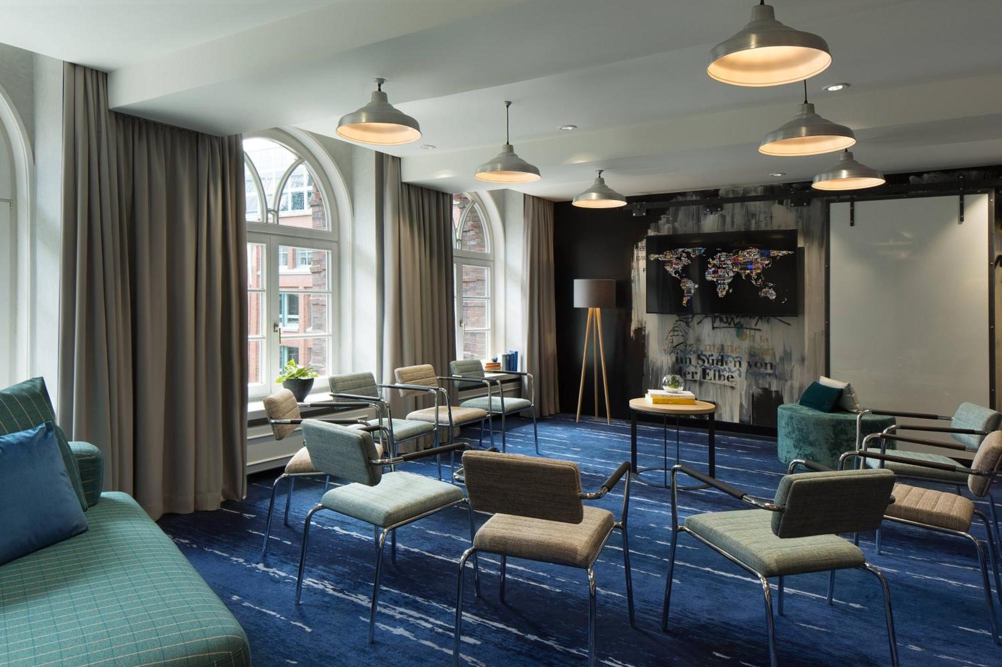 Renaissance Hamburg Hotel Exterior photo The Blue Room