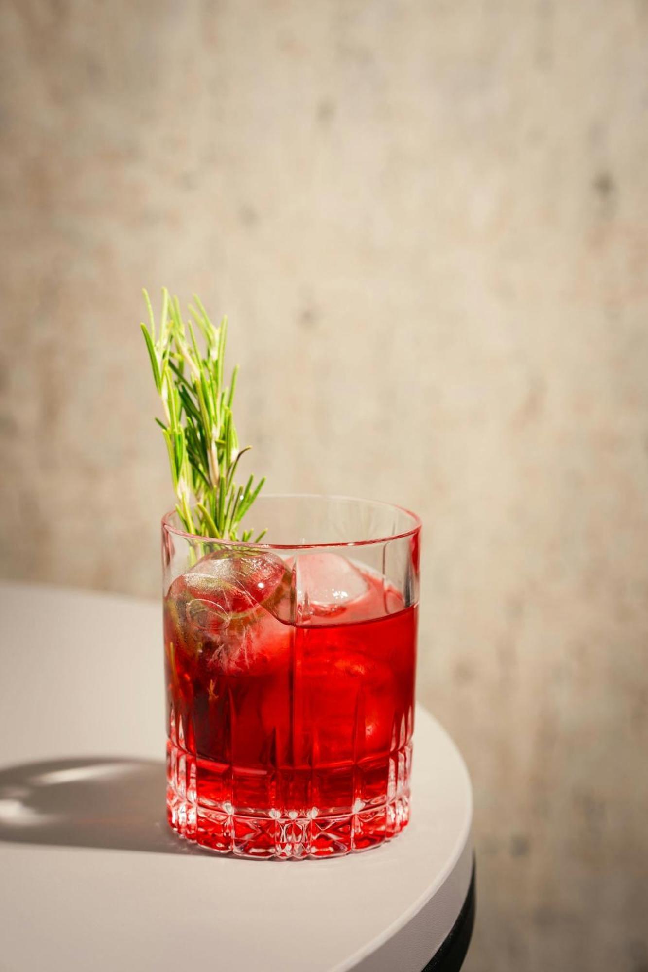 Renaissance Hamburg Hotel Exterior photo A Negroni garnished with a sprig of rosemary