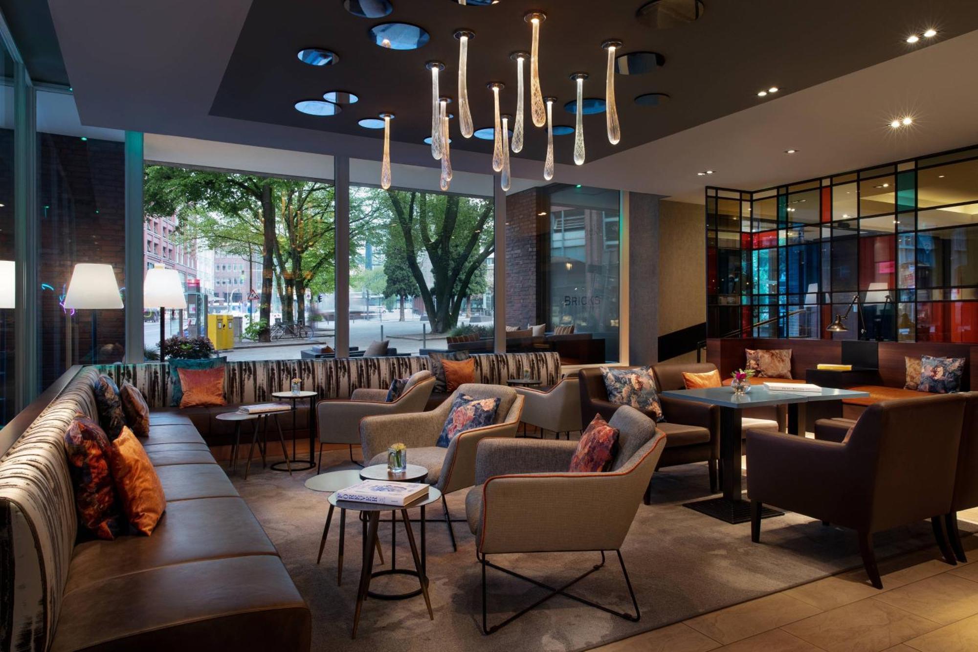 Renaissance Hamburg Hotel Exterior photo The lounge at the hotel
