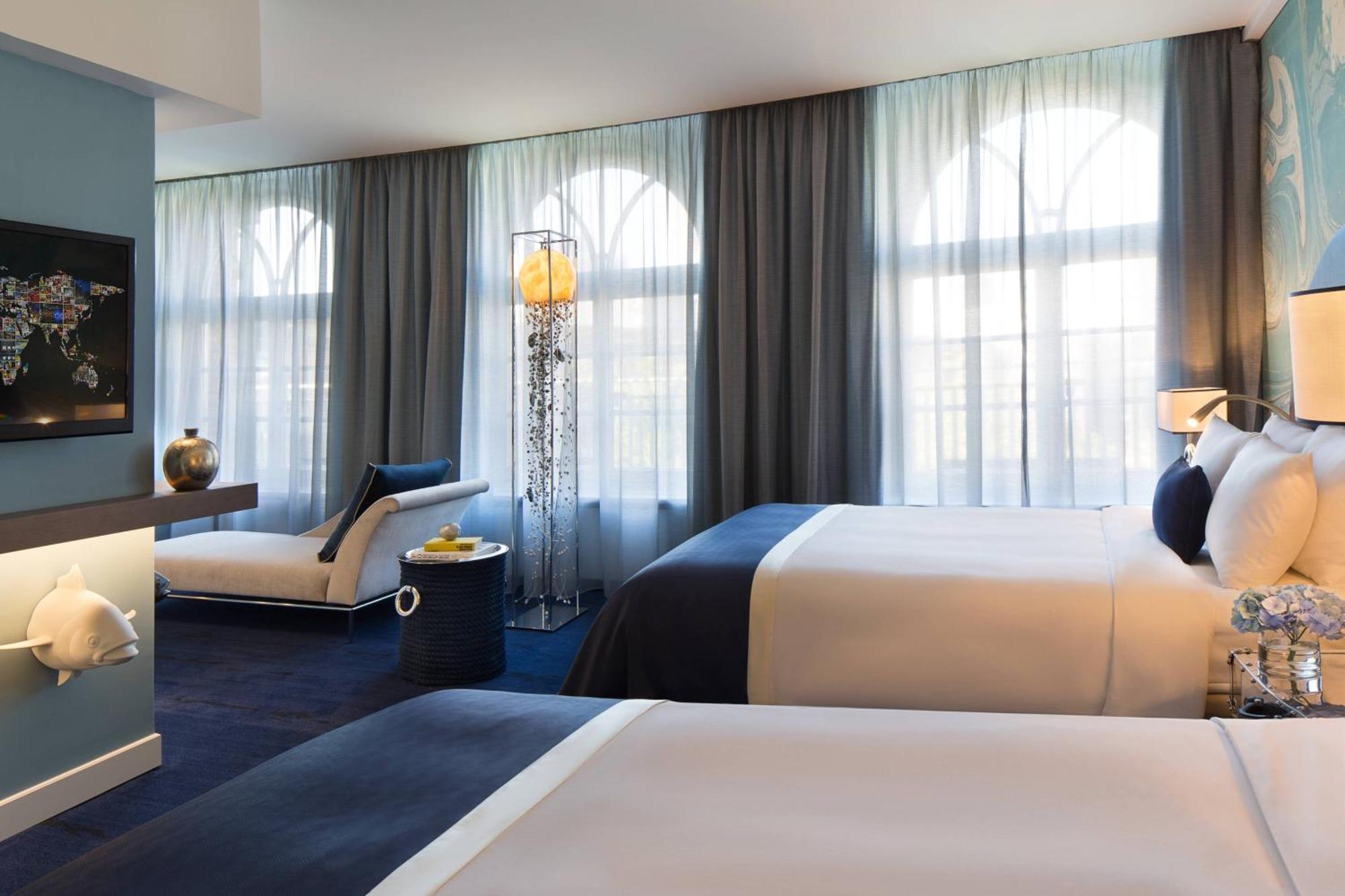 Renaissance Hamburg Hotel Exterior photo Deluxe Room