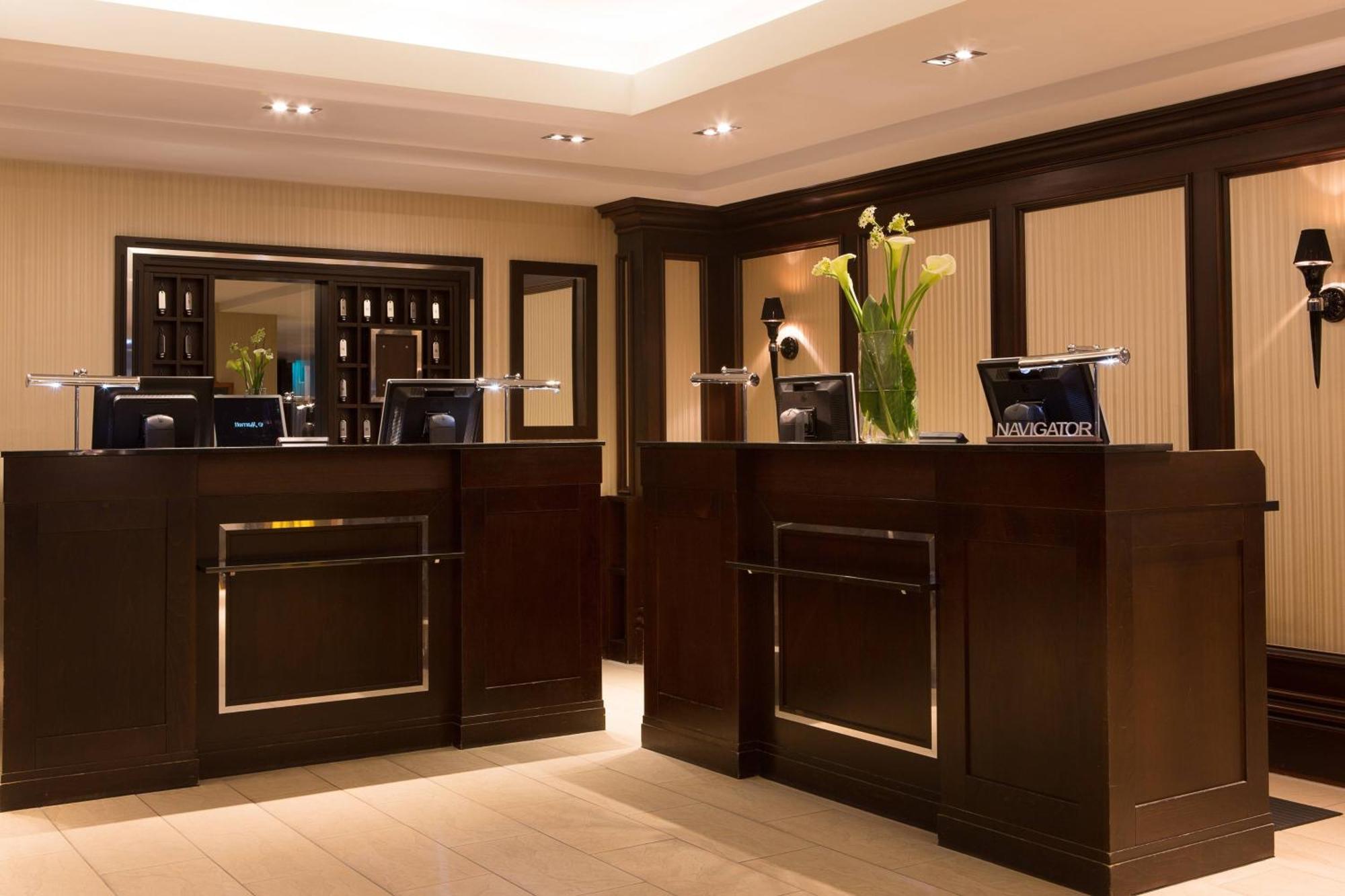 Renaissance Hamburg Hotel Exterior photo Reception desk at the hotel